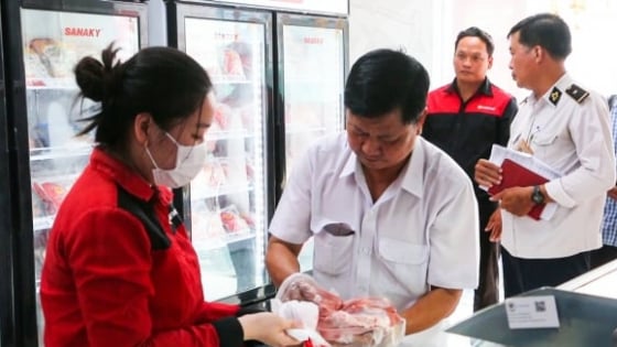 kiem-tra-cp-fresh-shop-soc-trang-sau-tin-don-ban-thit-heo,-ga-nhiem-benh