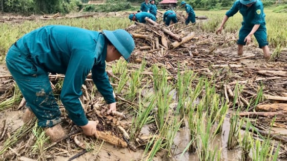no-luc-khac-phuc-hau-qua-mua-lu-o-nghe-an