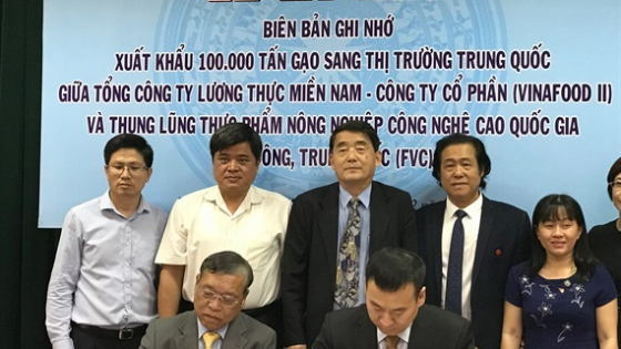 ky-ket-bien-ban-ghi-nho-xk-100.000-tan-gao-sang-trung-quoc