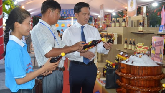 festival-nuoc-mam-phu-quoc-–-ton-vinh-nghe-truyen-thong-tram-nam