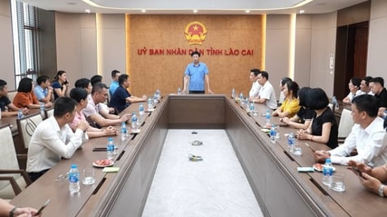 yen-bai-gap-mat-doan-can-bo-van-phong-ubnd-tinh-lao-cai